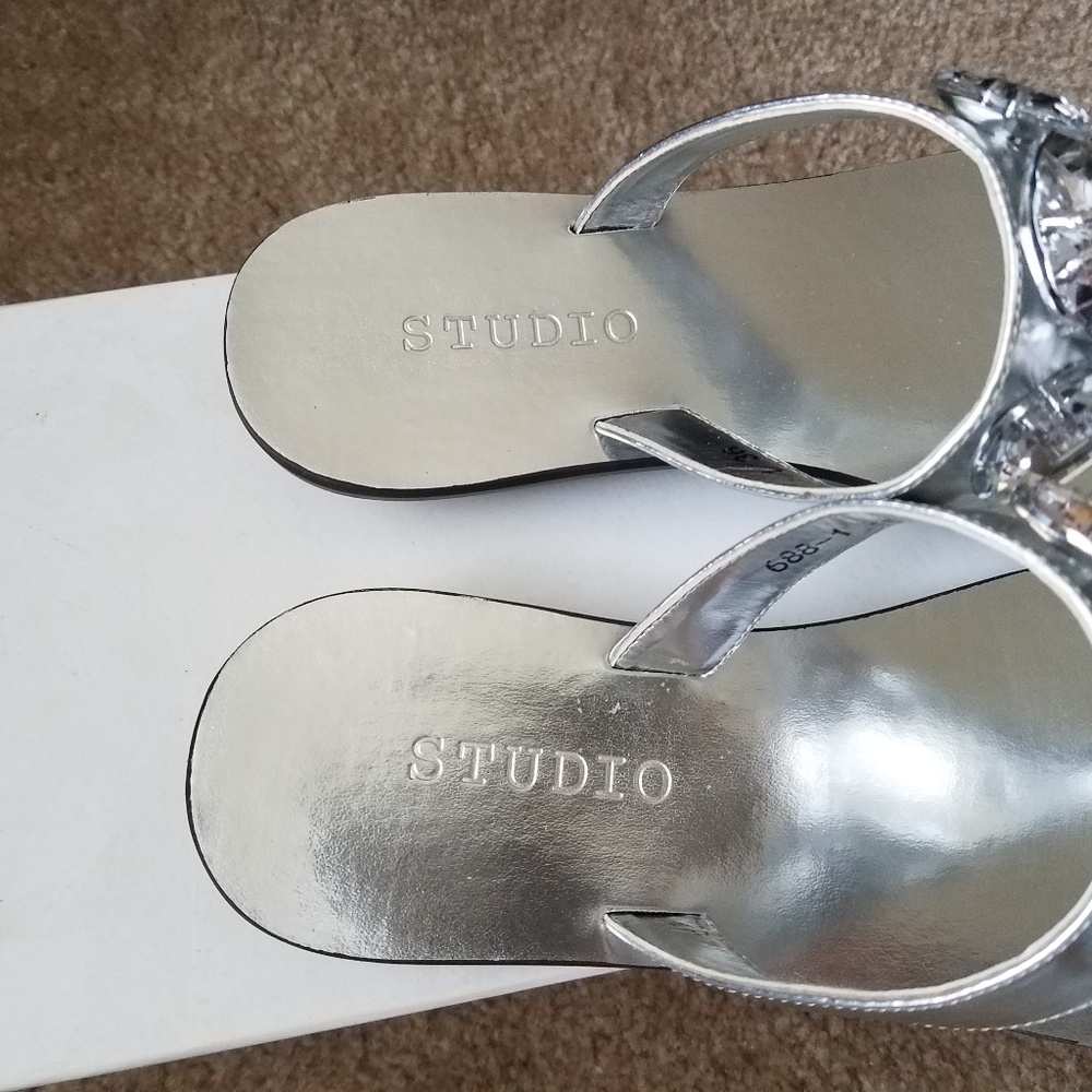 Silver jewelled thong sandal 36 - Picture 4 of 8
